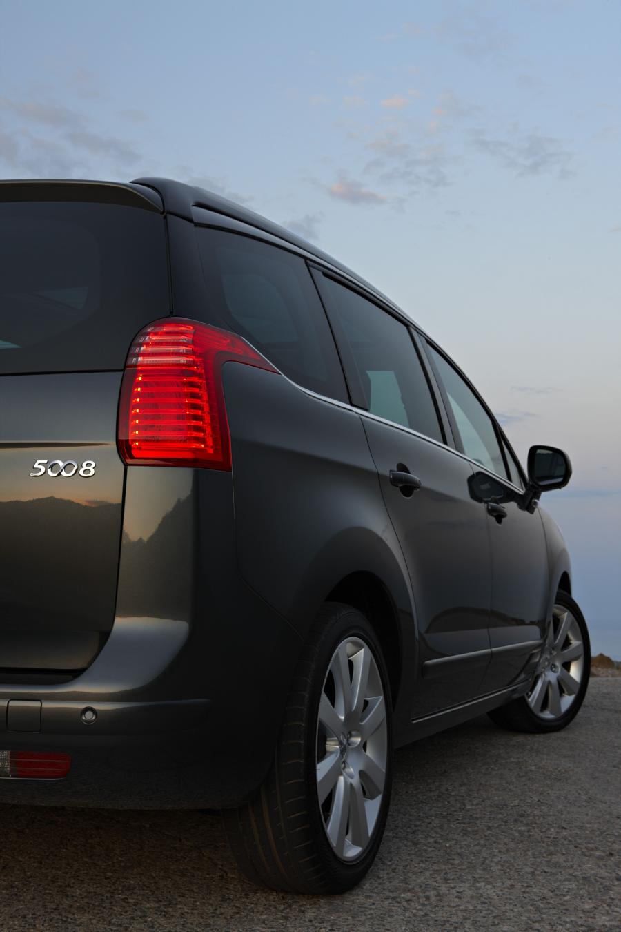  Peugeot 5008 2009 года  (фото 38 из 122)